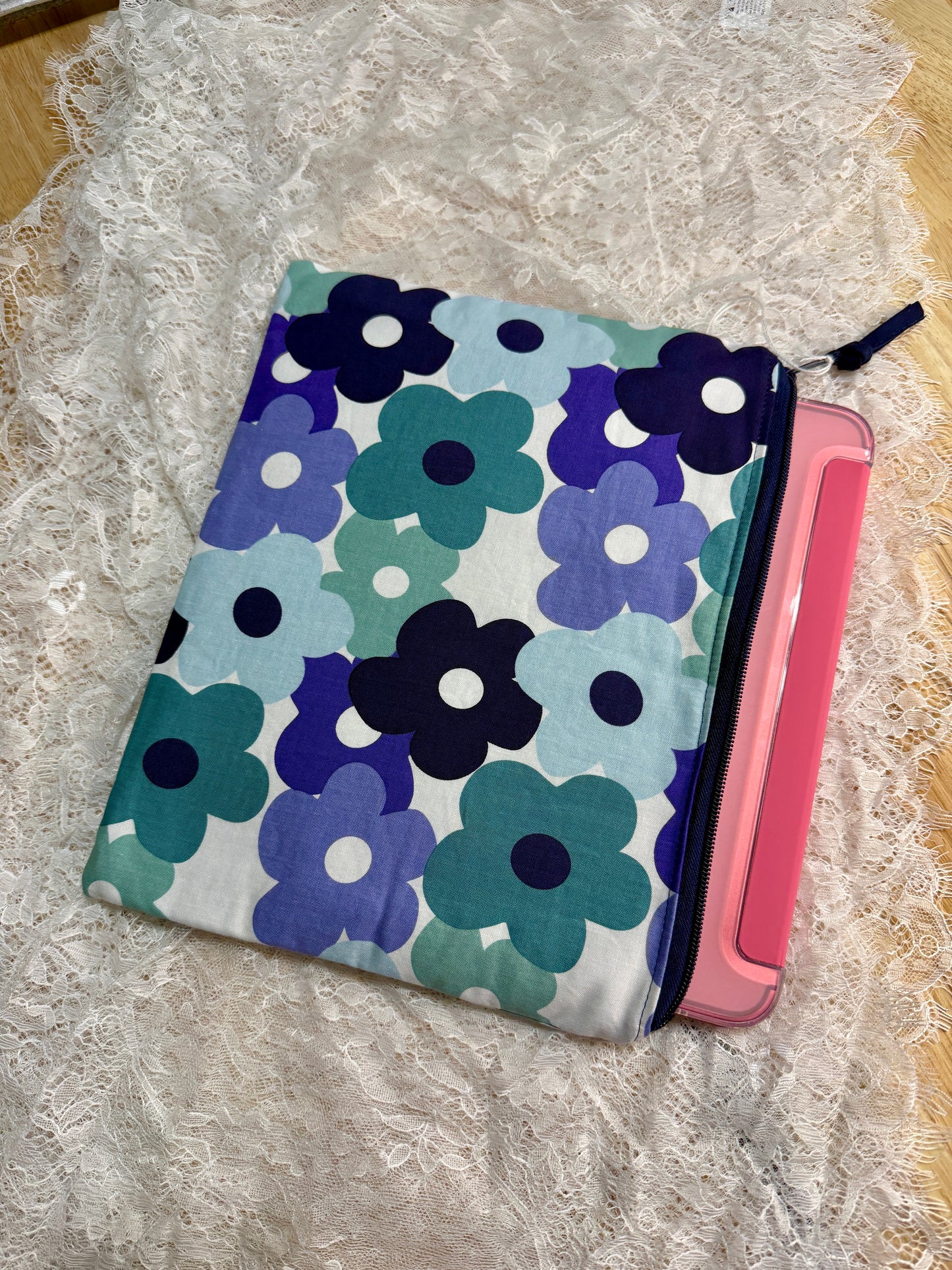 Tablet/iPAD Sleeve - Blue Daisy