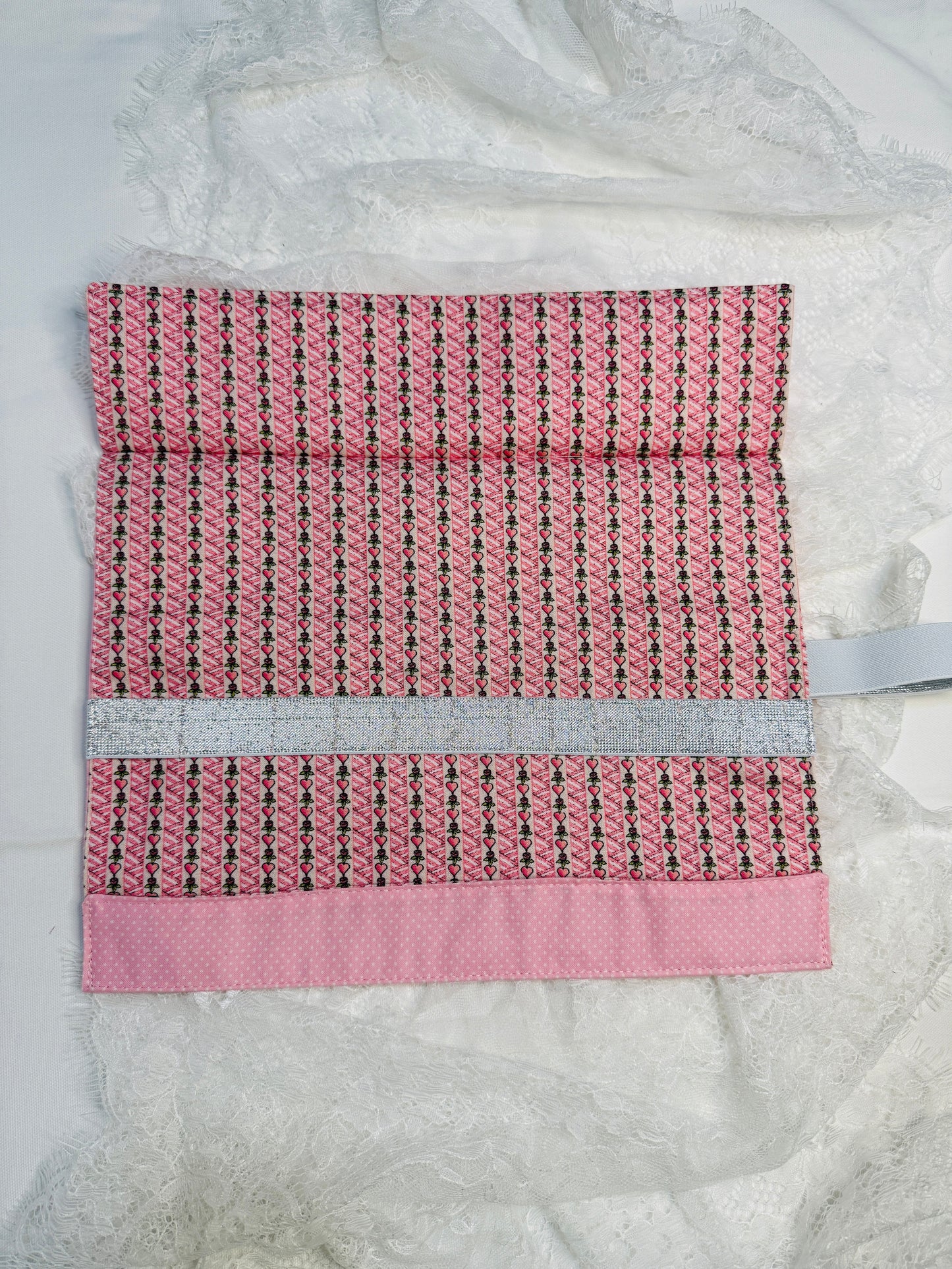 Makeup Brush Roll -Pink/Rose Hearts