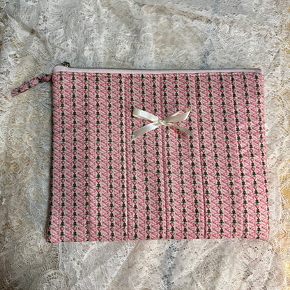 Tablet/iPAD Sleeve - Pink Hearts & Roses