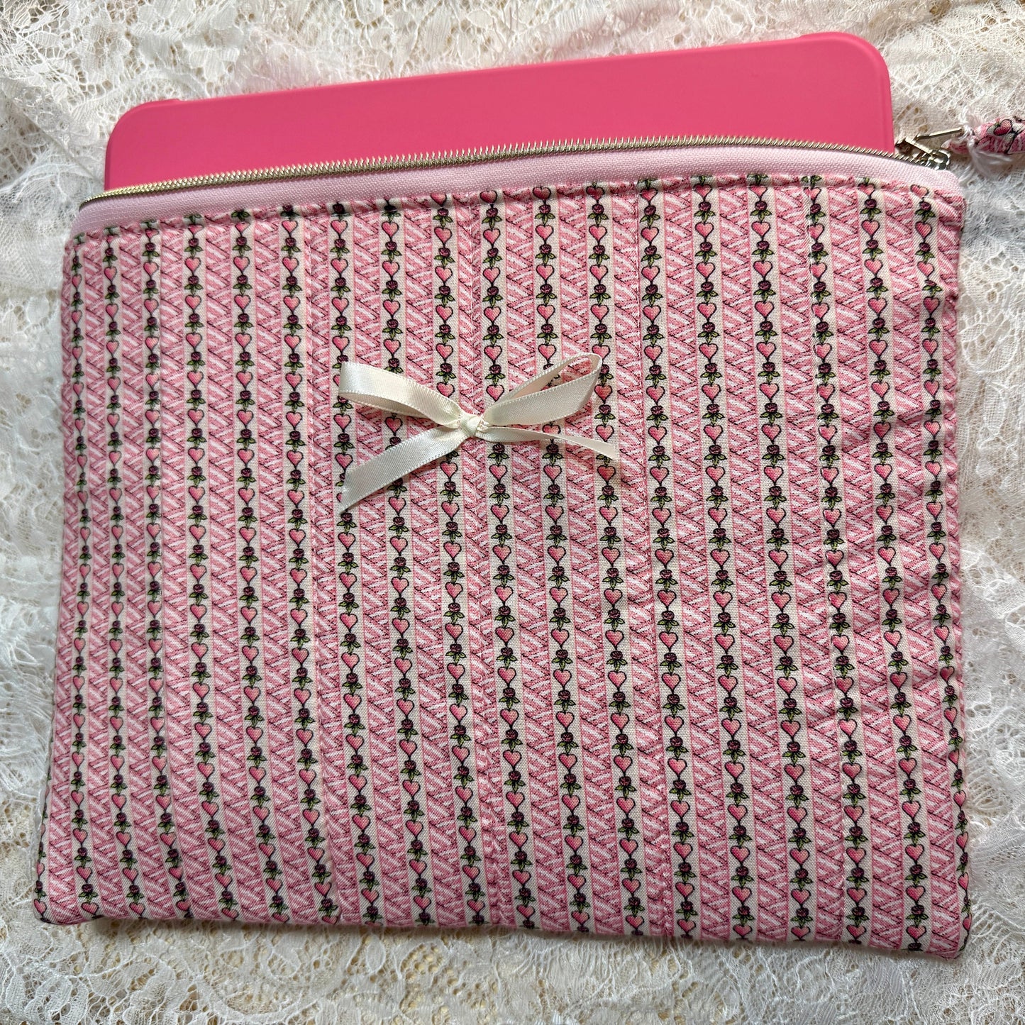 Tablet/iPAD Sleeve - Pink Hearts & Roses
