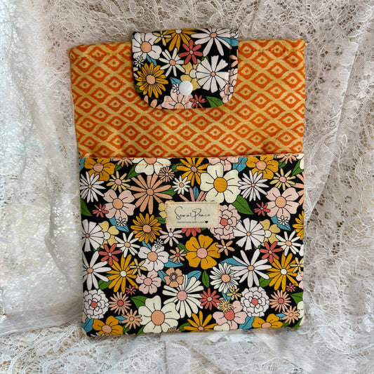 Book Sleeve with Pocket & Snap - Wild Daisies - Black