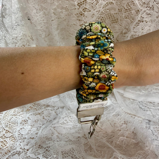Scrunchy Wristlet - Hippie Green Floral