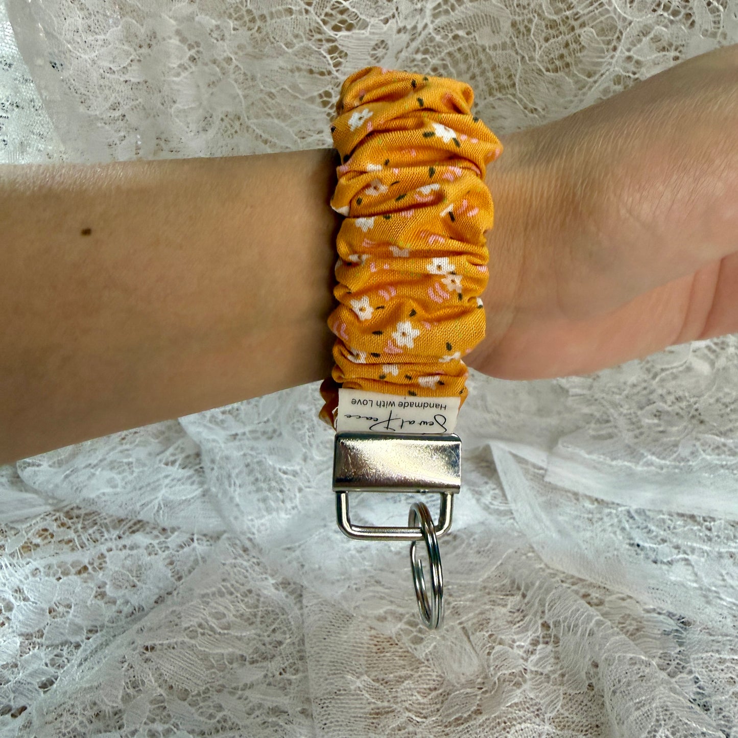 Scrunchy Wristlet - Orange Daisy