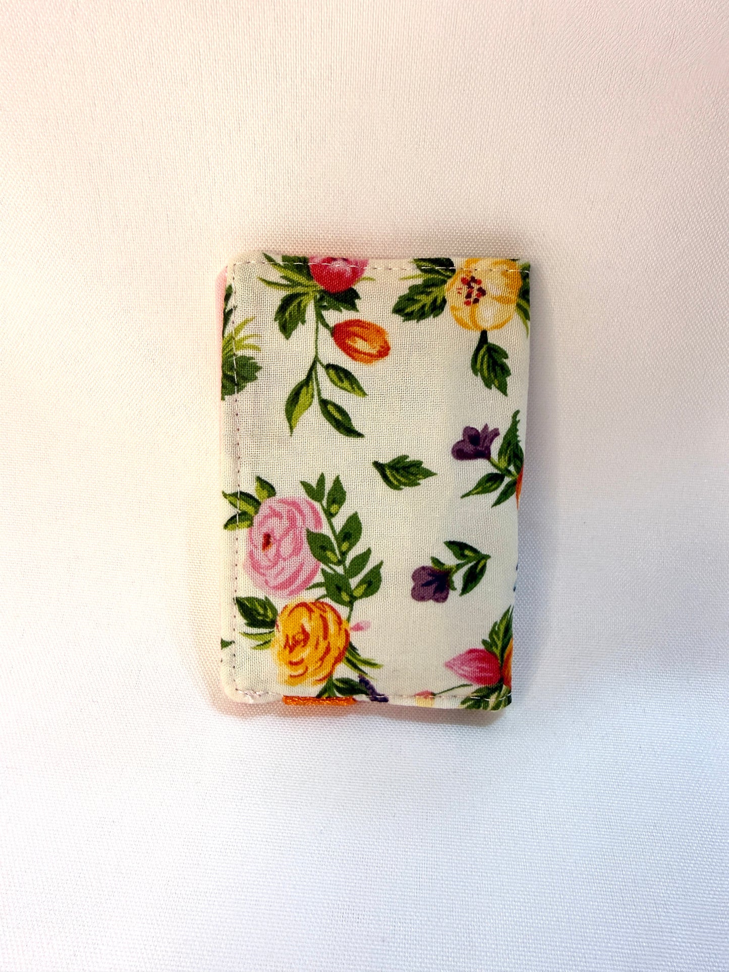 Card Wallet with elastic closure